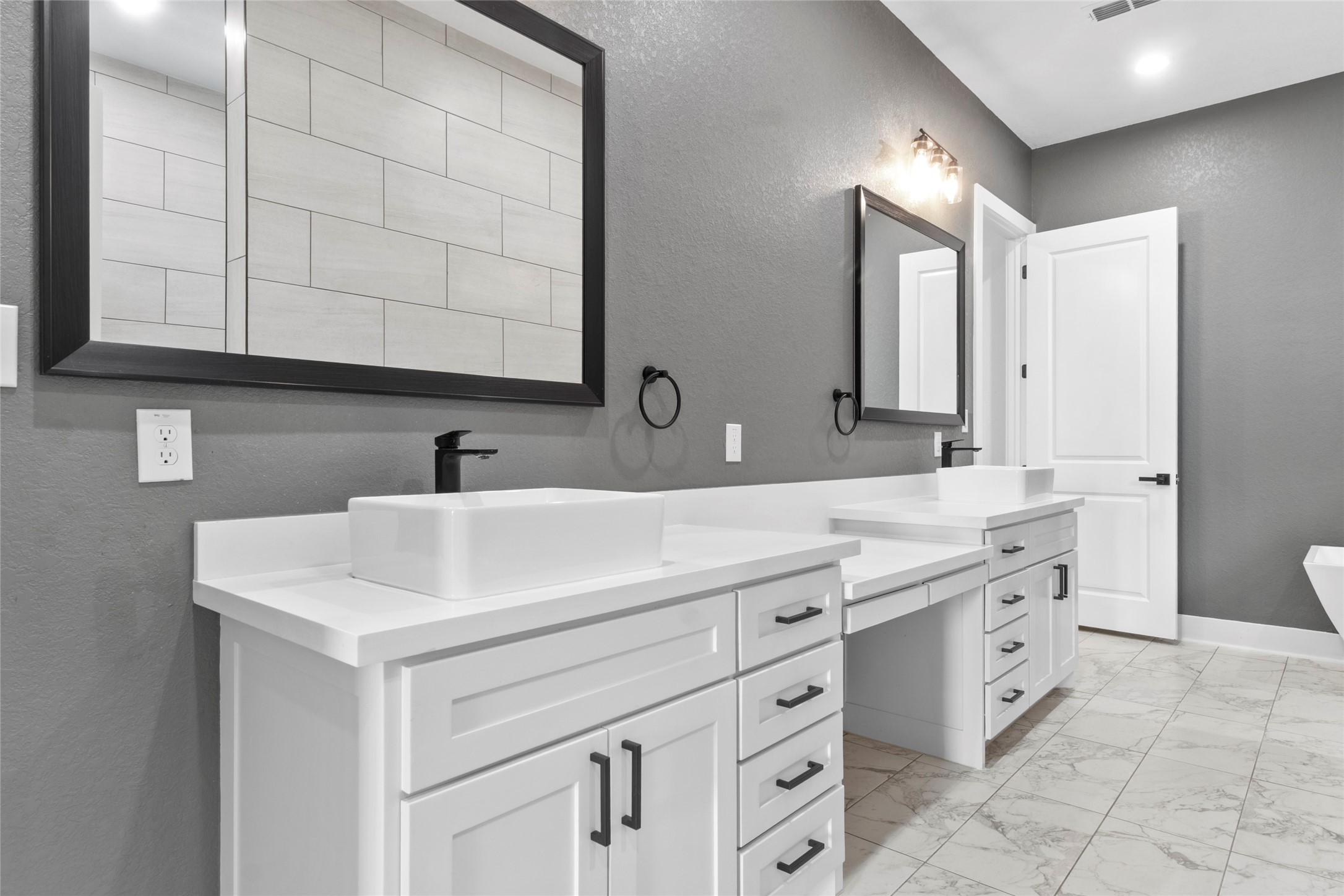 22010 Chenango Lake Drive Angleton, TX 77515 - Photo 18 of 43 a bathroom with a sink and a mirror