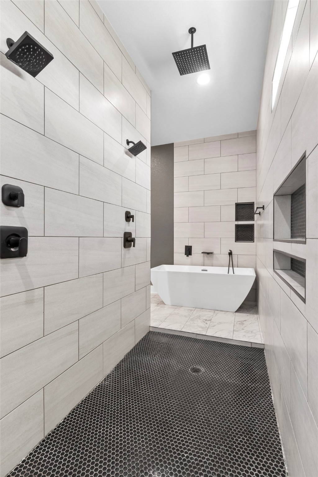 22010 Chenango Lake Drive Angleton, TX 77515 - Photo 20 of 43 a bathroom with a bathtub and a shower