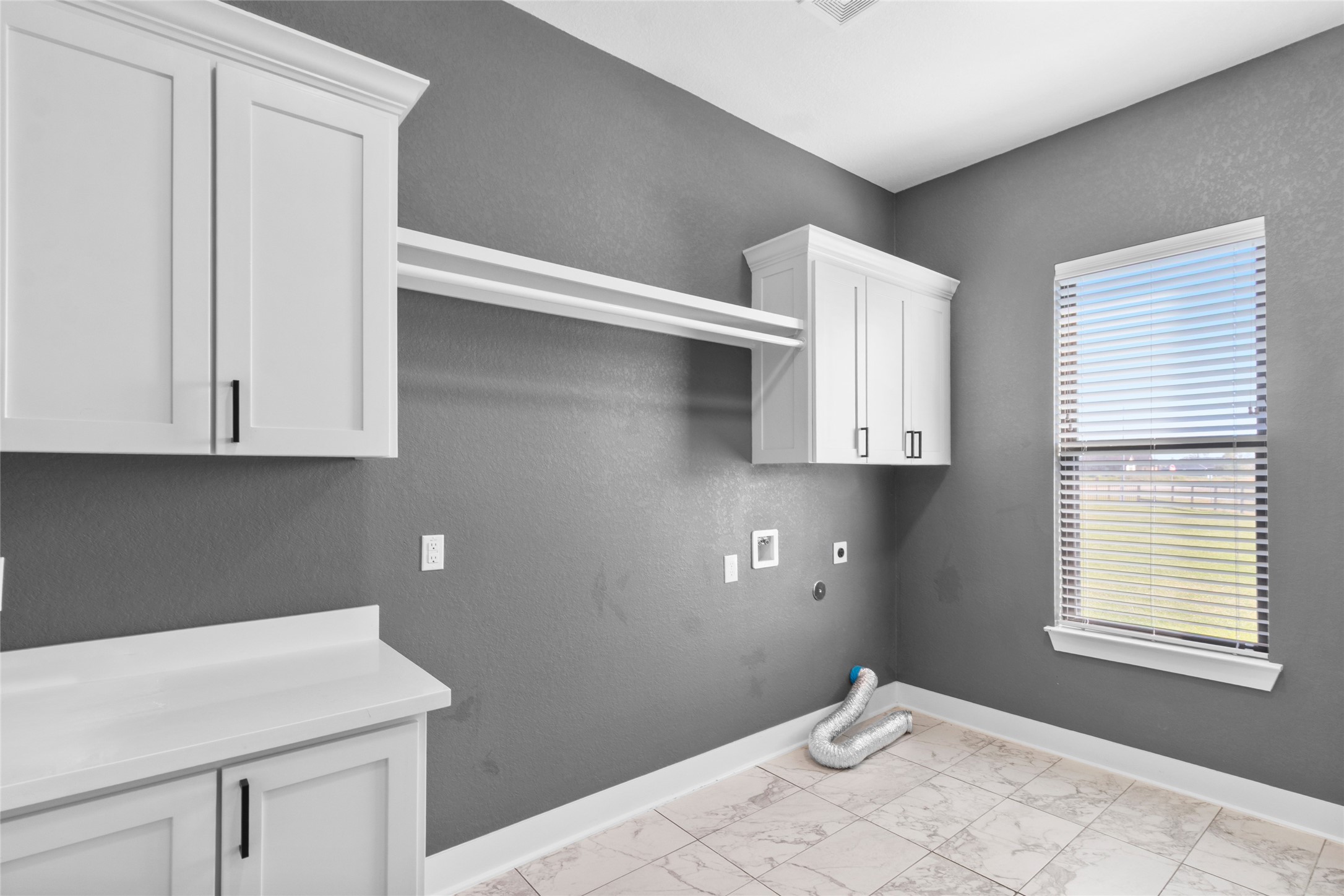 22010 Chenango Lake Drive Angleton, TX 77515 - Photo 33 of 43 a room with cabinets and window