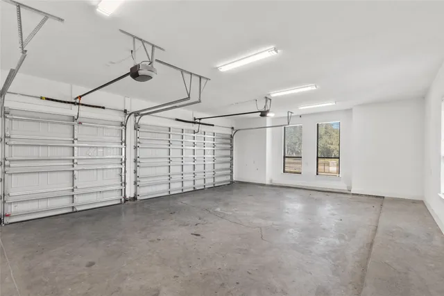 en empty room with ceiling fan and window