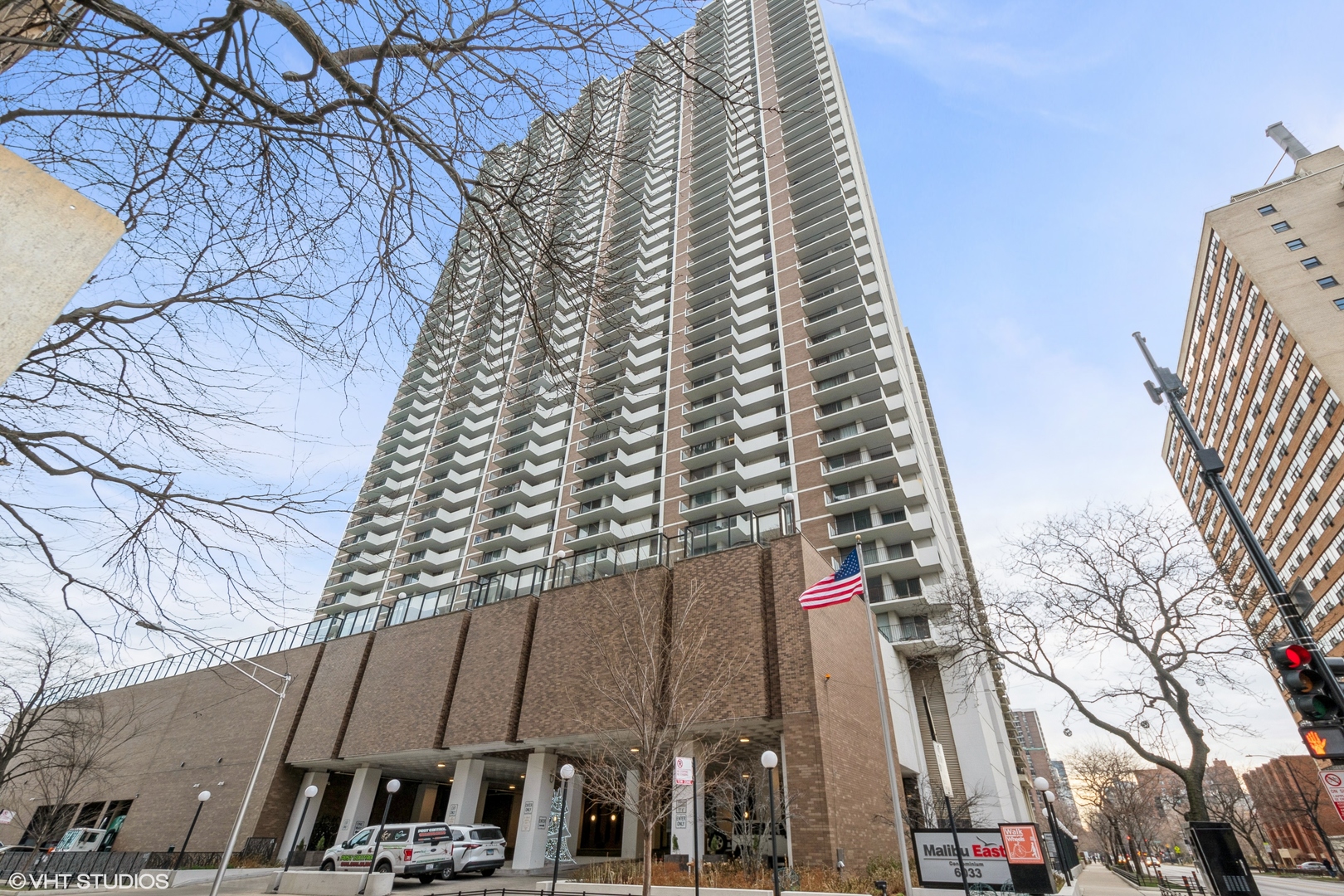 6033 North Sheridan Road, Unit 44D Chicago, IL 60660 - Photo 1 of 12 a view of balcony