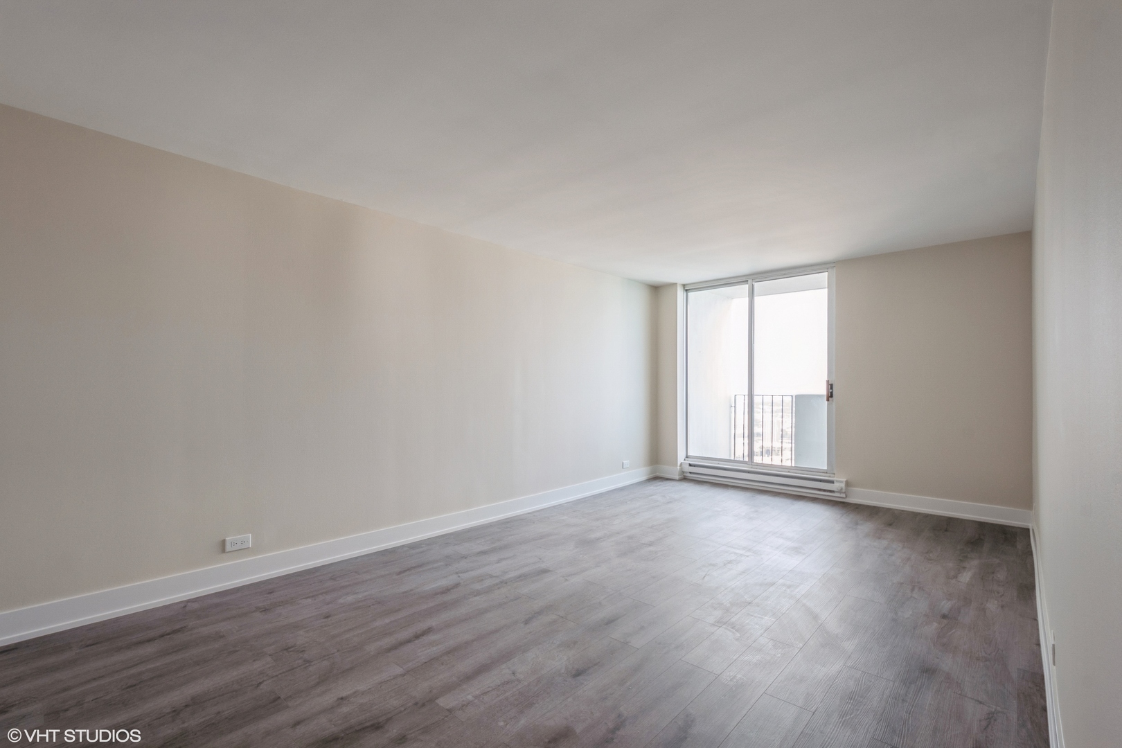 6033 North Sheridan Road, Unit 44D Chicago, IL 60660 - Photo 8 of 12 a view of an empty room with wooden floor and window