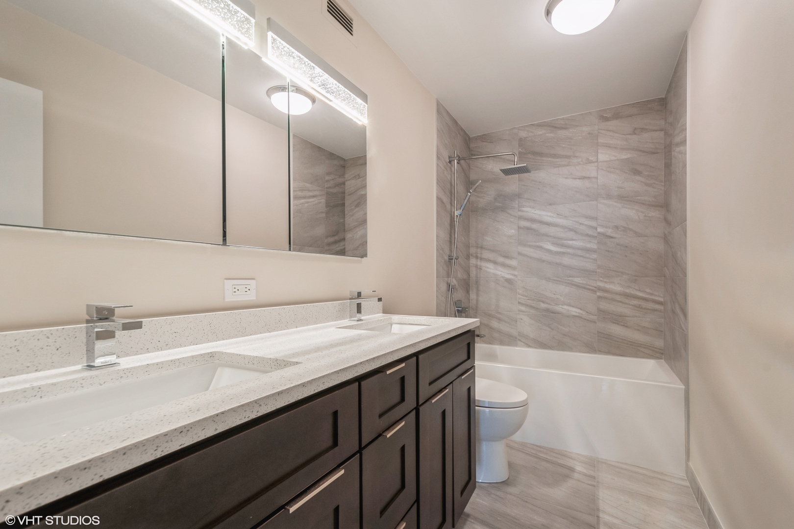 6033 North Sheridan Road, Unit 44D Chicago, IL 60660 - Photo 10 of 12 a bathroom with a sink a toilet and shower