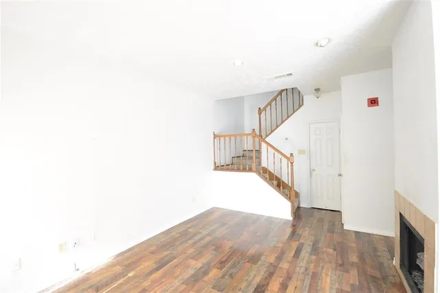 $1,150 | 501 Arbor Creek Drive, Unit 204, Euless, TX 76039