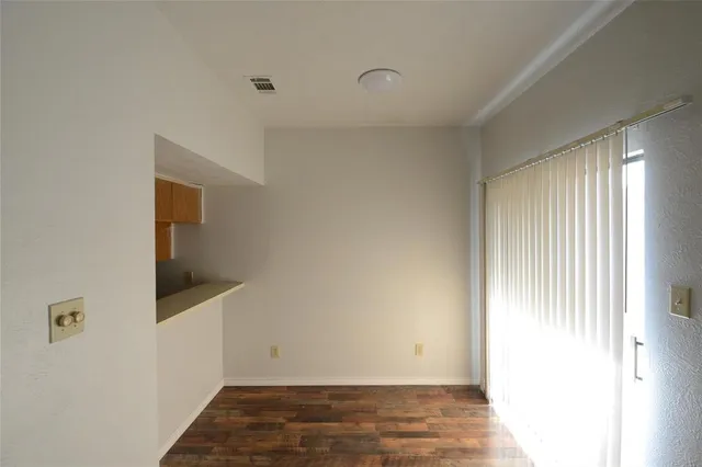 $1,150 | 501 Arbor Creek Drive, Unit 204, Euless, TX 76039