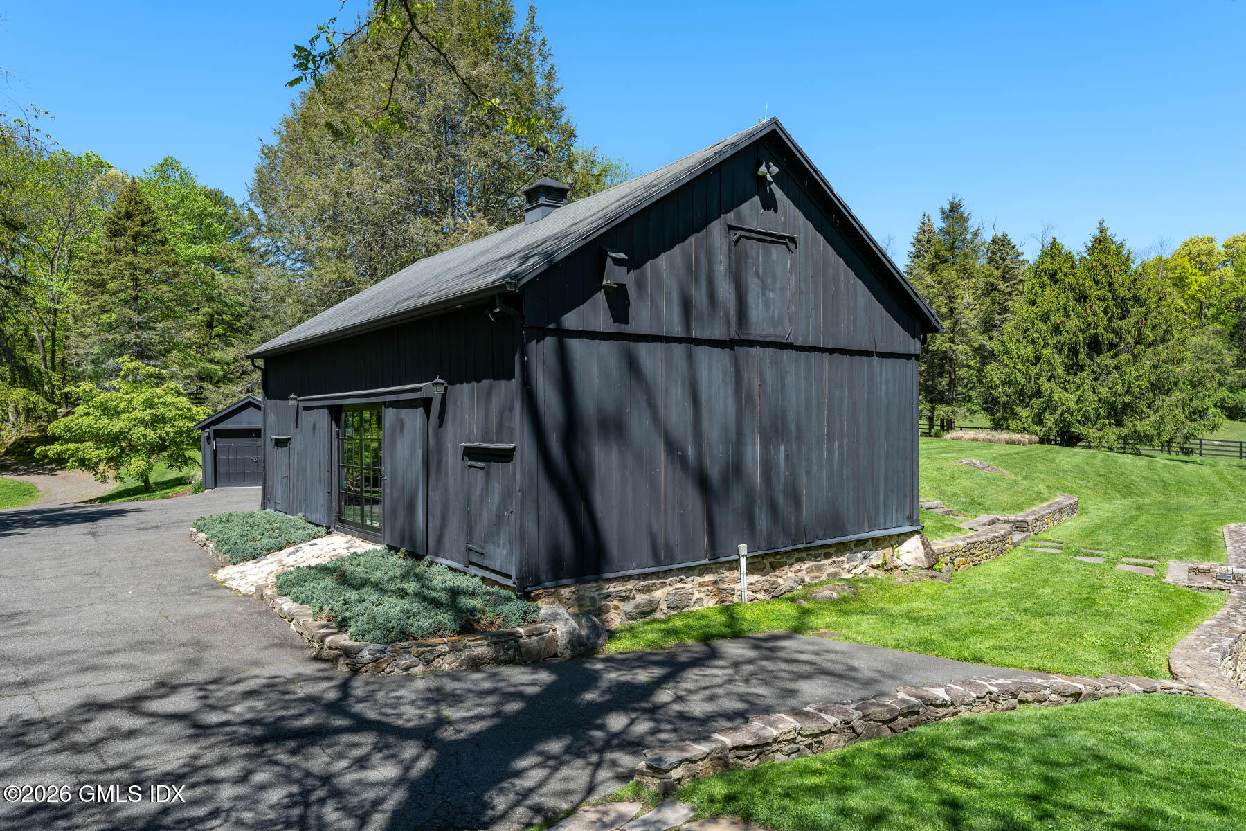 640 Round Hill Road Greenwich, CT 06831 - Photo 29 of 60 Barn