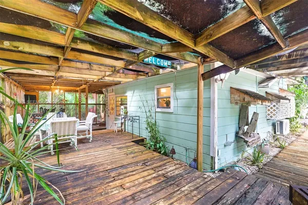 a view of a yard with a tree