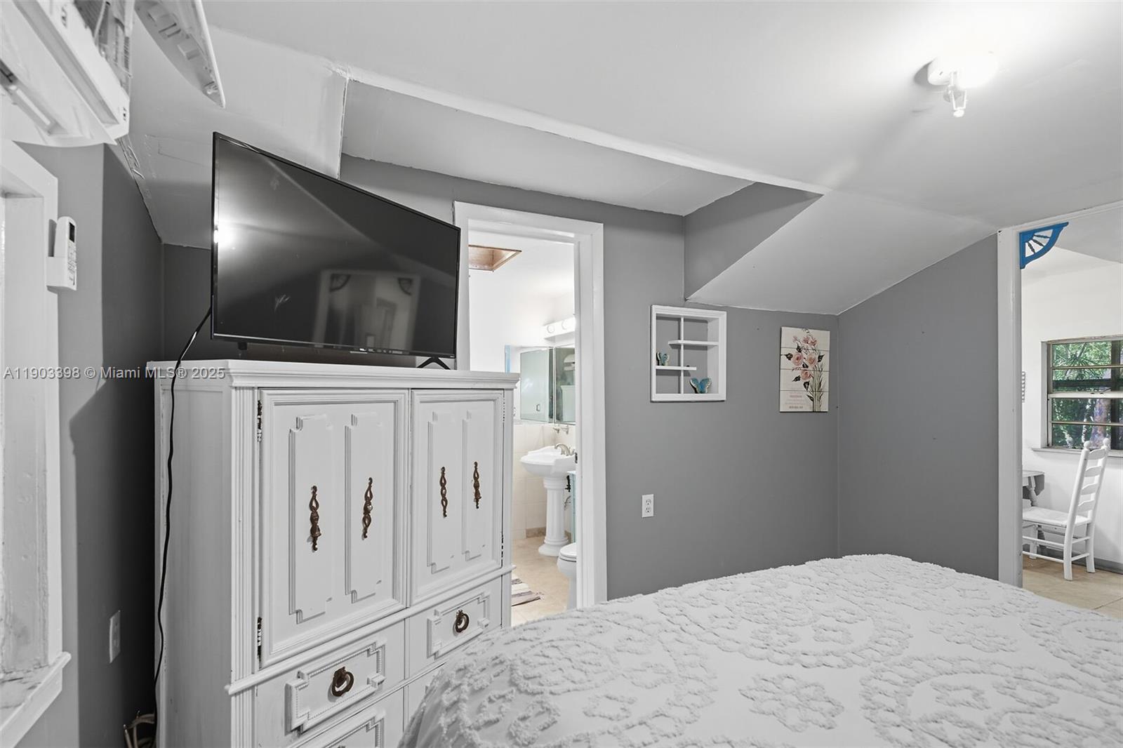 103 Tree Lane Tavernier, FL 33070 - Photo 9 of 33 a bedroom with a bed and a flat screen tv