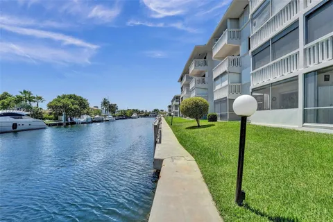 $229,900 | 455 Paradise Isle Boulevard, Unit 104, Hallandale Beach, FL 33009