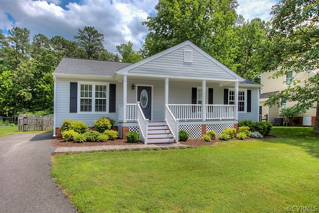 2533 London Road Henrico, VA 23233 - Photo 1 of 35 a front view of a house with a yard