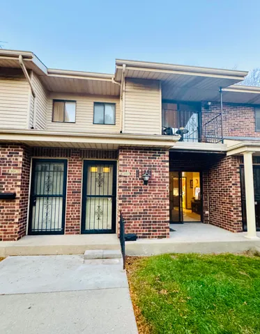 $200,000 | 7209 57th Avenue, Unit 202, Kenosha, WI 53142