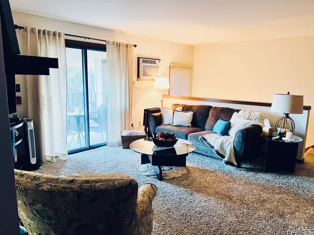 $200,000 | 7209 57th Avenue, Unit 202, Kenosha, WI 53142