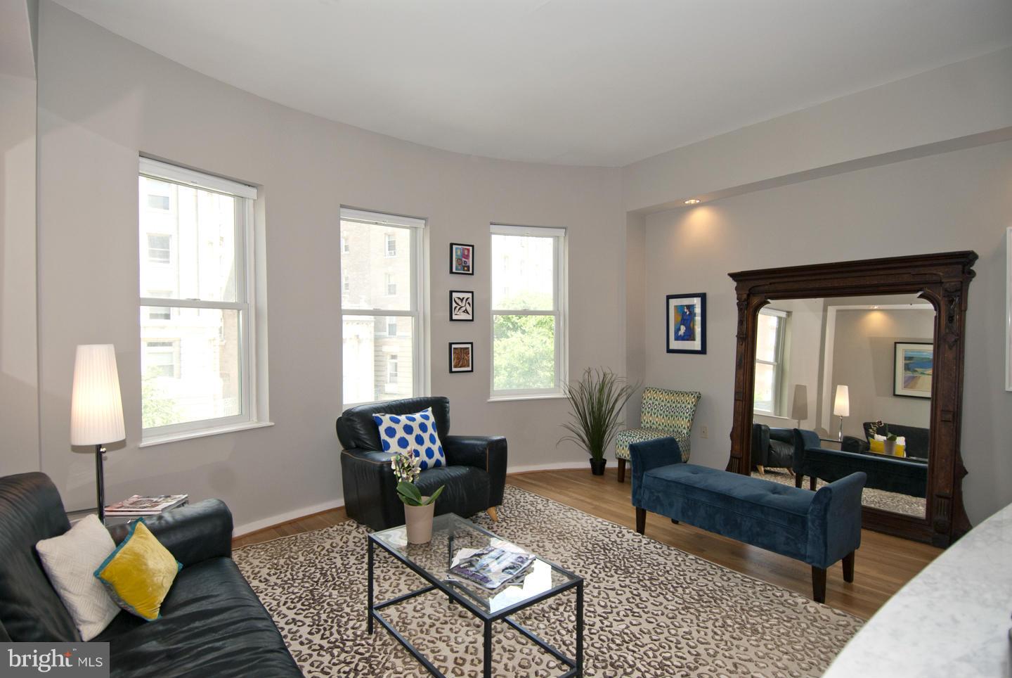 2011 Columbia Road Northwest, Unit 3 Washington, DC 20009 - Photo 8 of 15 Living Room