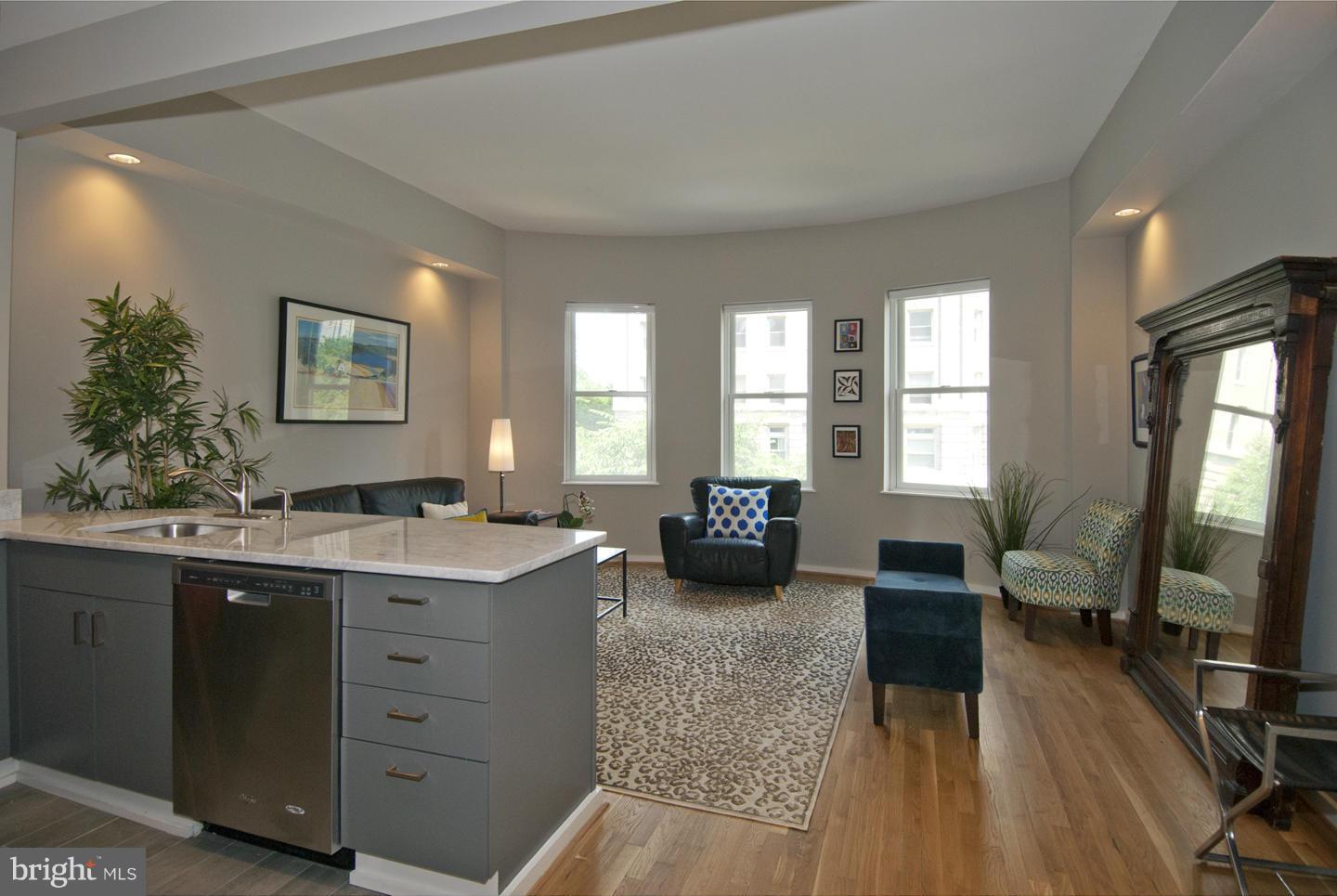 2011 Columbia Road Northwest, Unit 3 Washington, DC 20009 - Photo 9 of 15 Living Room