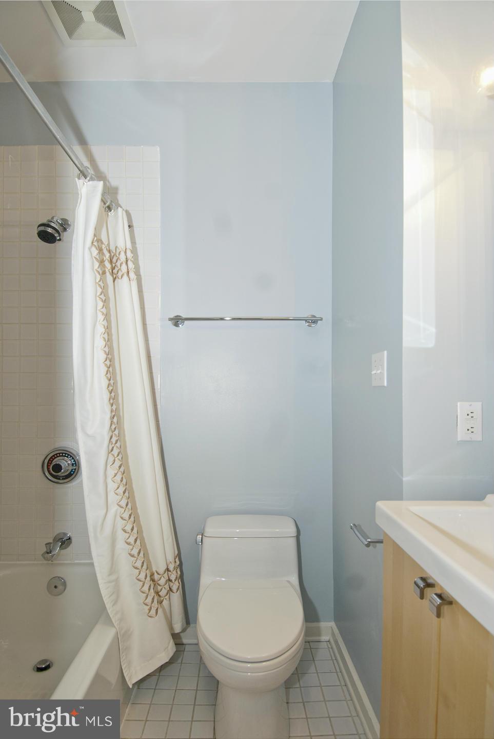 2011 Columbia Road Northwest, Unit 3 Washington, DC 20009 - Photo 10 of 15 Hall Bath