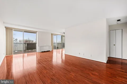 $384,900 | 301 North Beauregard Street, Unit 604, Alexandria, VA 22312