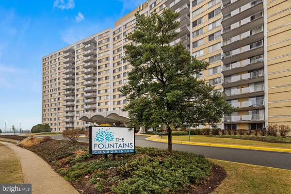 $384,900 | 301 North Beauregard Street, Unit 604, Alexandria, VA 22312