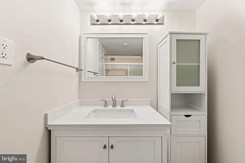 $384,900 | 301 North Beauregard Street, Unit 604, Alexandria, VA 22312