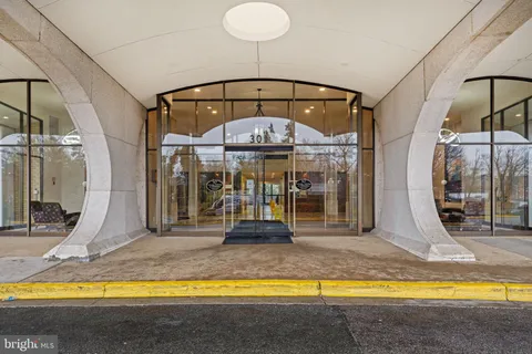 $384,900 | 301 North Beauregard Street, Unit 604, Alexandria, VA 22312