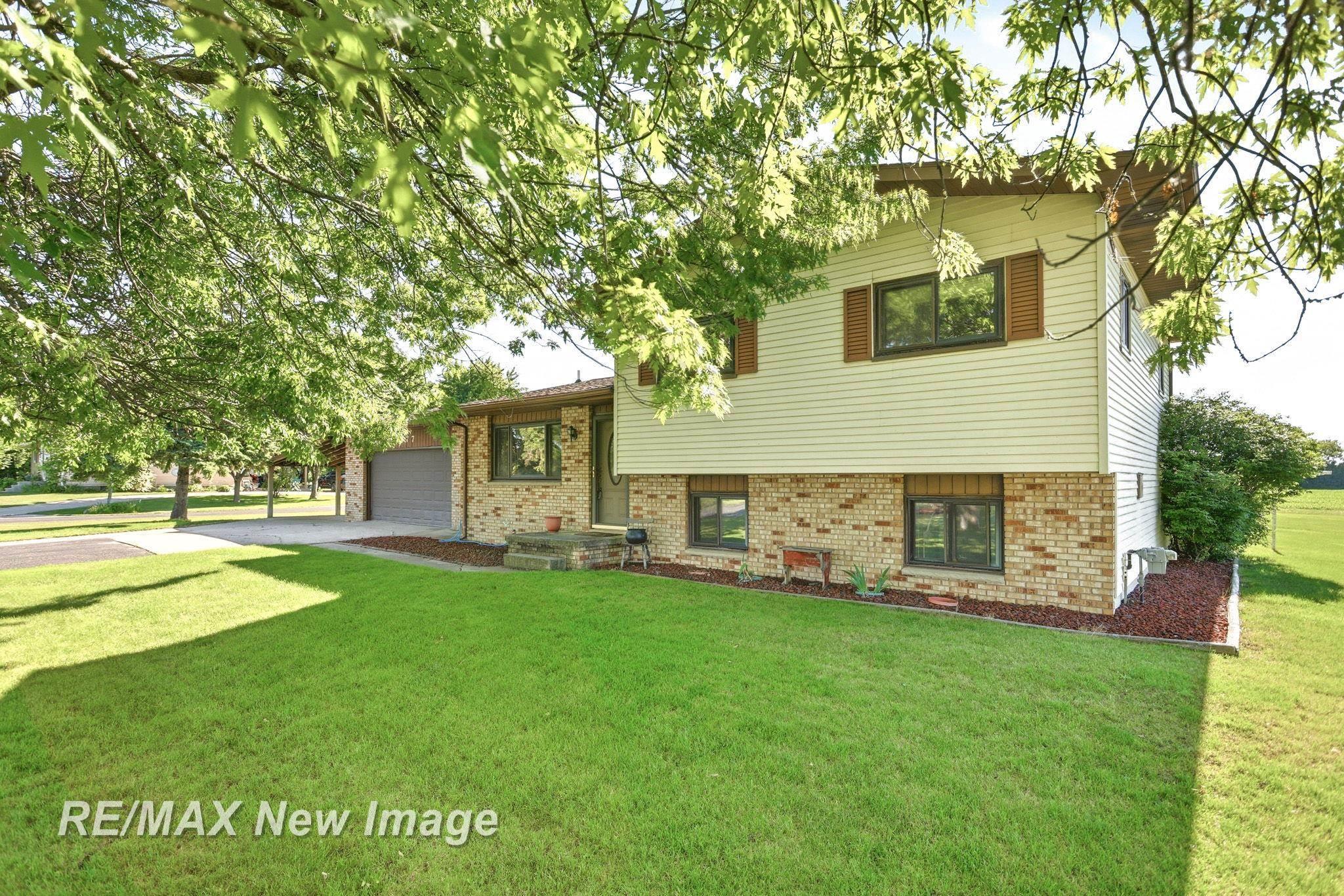 577 South Lincoln Road Bay City, MI 48708 - Photo 2 of 46