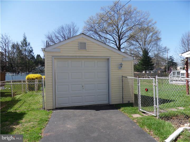 19 Norwyn Road Hatboro, PA 19040 - Photo 3 of 11 Garage