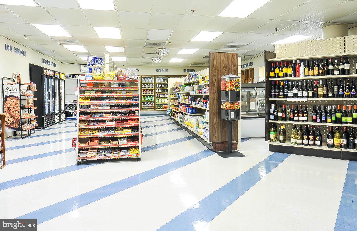 5904 Mt Eagle Drive, Unit 903 Alexandria, VA 22303 - Photo 35 of 45 On-site Convenience store