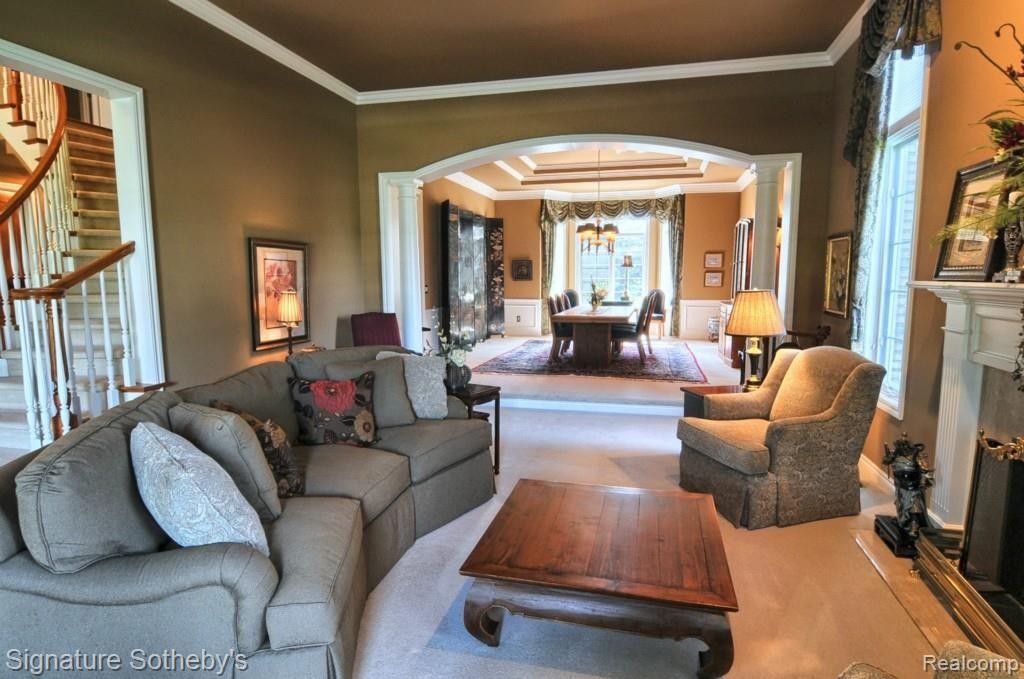 5645 Murfield Drive Rochester, MI 48306 - Photo 12 of 32 Living_Room.jpg