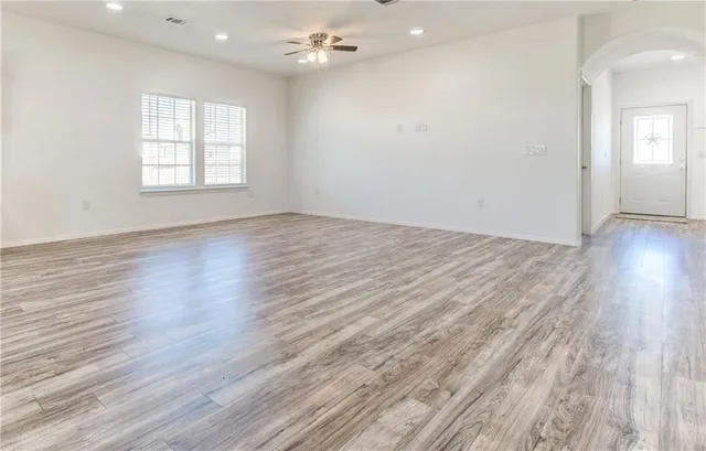 $2,300 | 141 Everest Cove, Dale, TX 78616