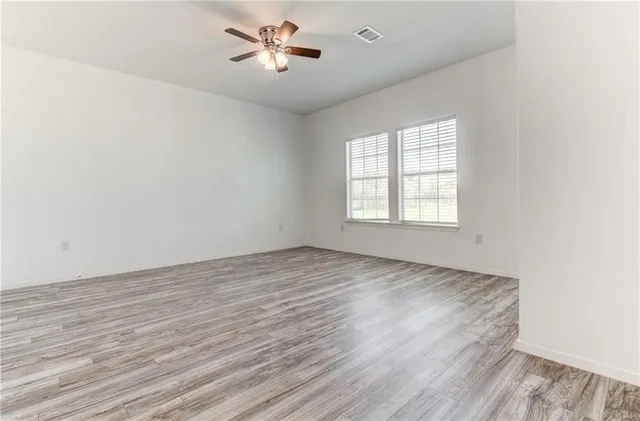 $2,300 | 141 Everest Cove, Dale, TX 78616