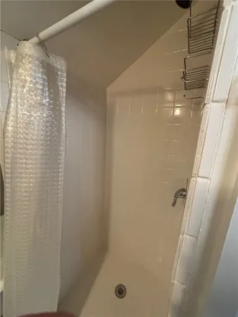 $1,750 | 712 Hope Street, Unit 3, Bristol, RI 02809