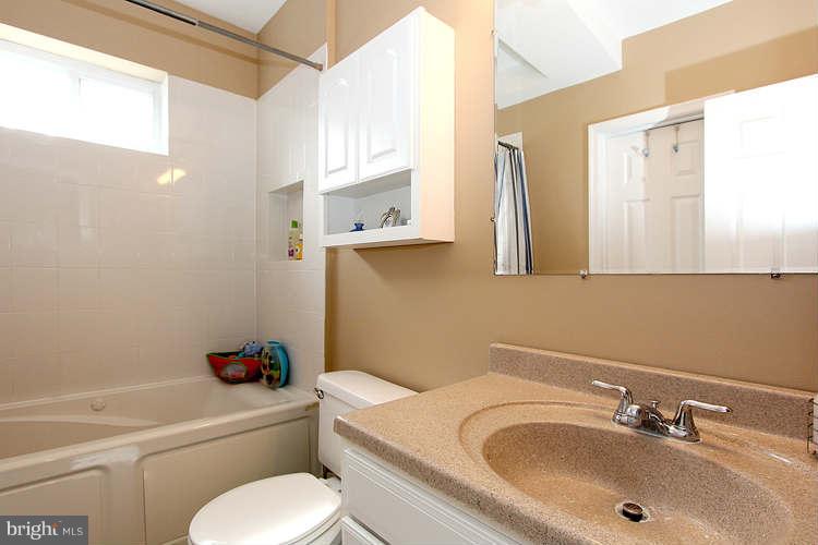 514 Columbia Road Northwest Washington, DC 20001 - Photo 20 of 27 Bath