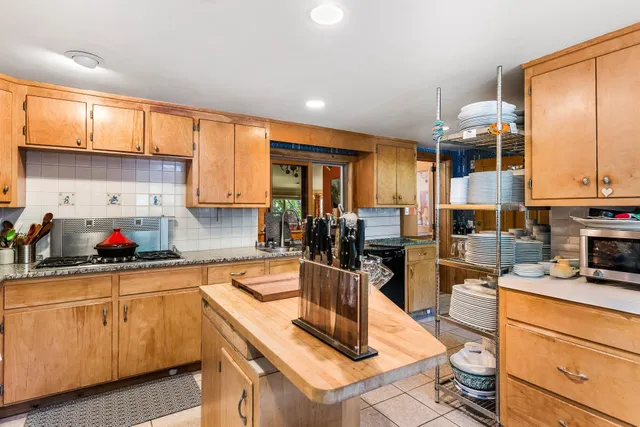 $3,000,000 | 32 Maple Street, Andover, NH 03216