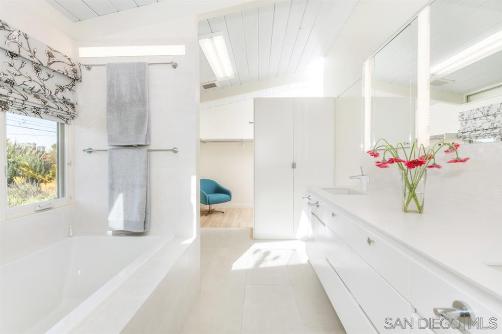 2655 Ellentown Road La Jolla, CA 92037 - Photo 17 of 25