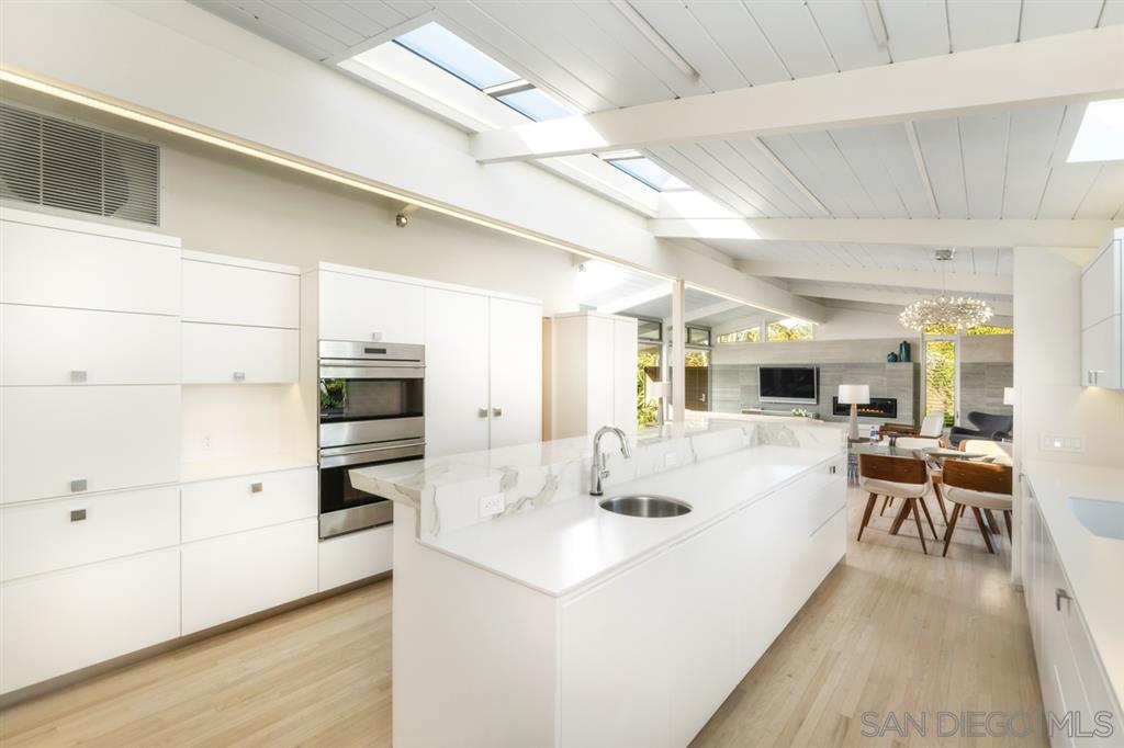 2655 Ellentown Road La Jolla, CA 92037 - Photo 9 of 25