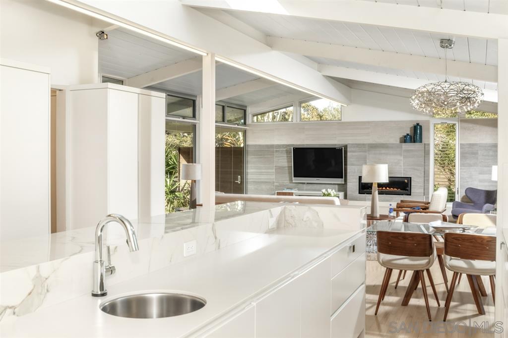 2655 Ellentown Road La Jolla, CA 92037 - Photo 10 of 25