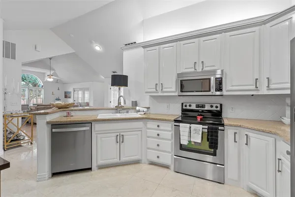 $3,000 | 3100 Camellia Rose Drive, Unit 110, Fort Worth, TX 76116