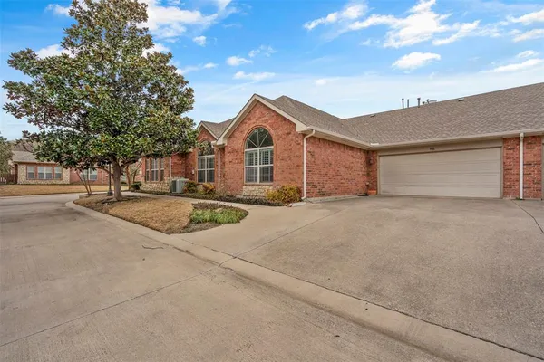 $3,000 | 3100 Camellia Rose Drive, Unit 110, Fort Worth, TX 76116