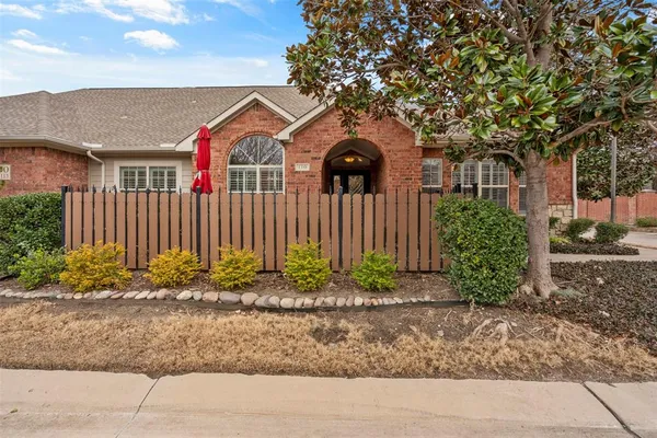 $3,000 | 3100 Camellia Rose Drive, Unit 110, Fort Worth, TX 76116