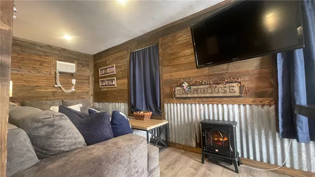 $197,000 | 504 Pine Street, Calvert, TX 77837