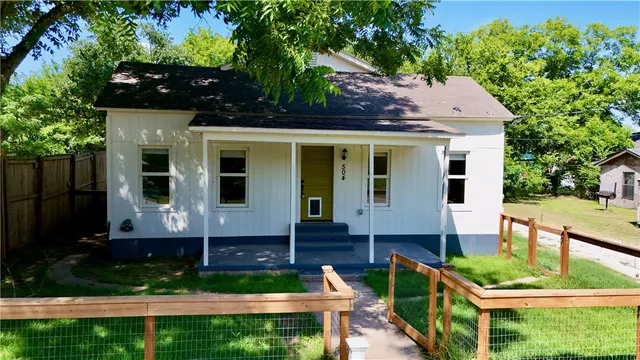 $197,000 | 504 Pine Street, Calvert, TX 77837
