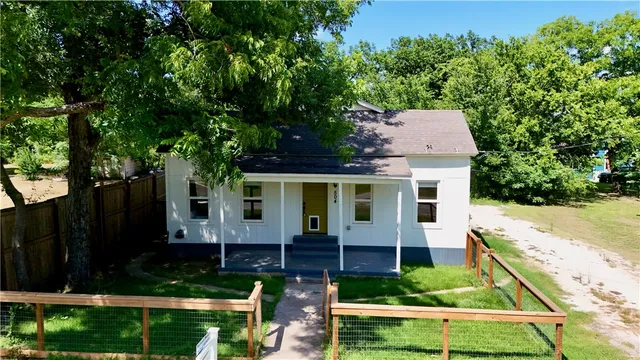 $197,000 | 504 Pine Street, Calvert, TX 77837