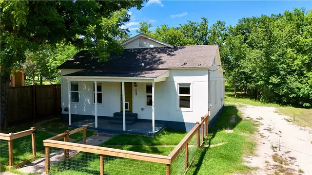 $197,000 | 504 Pine Street, Calvert, TX 77837