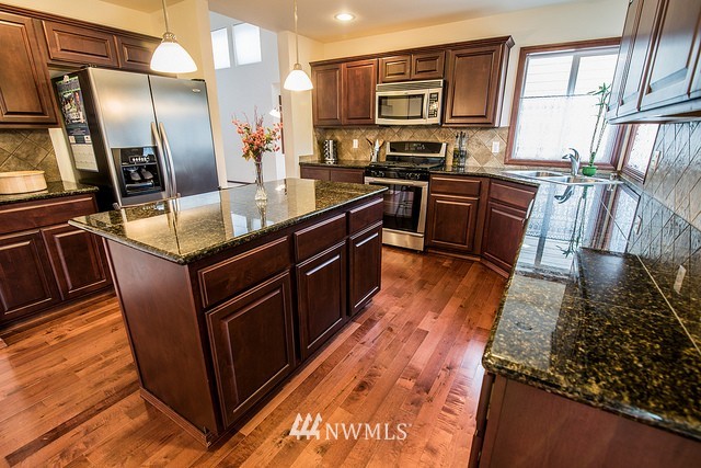 5205 Northeast 8th Place Renton, WA 98059 - Photo 5 of 25