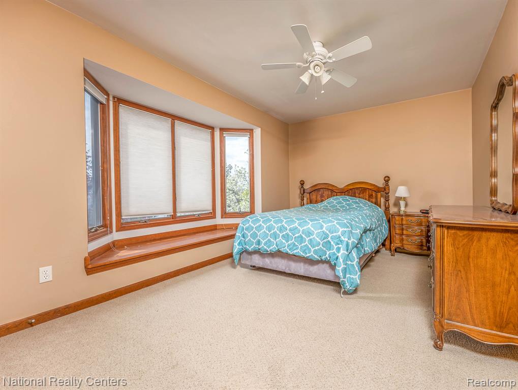 37164 Chesapeake Road Farmington Hills, MI 48335 - Photo 22 of 40