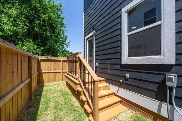 $2,200 | 911 Panama Street, Houston, TX 77009