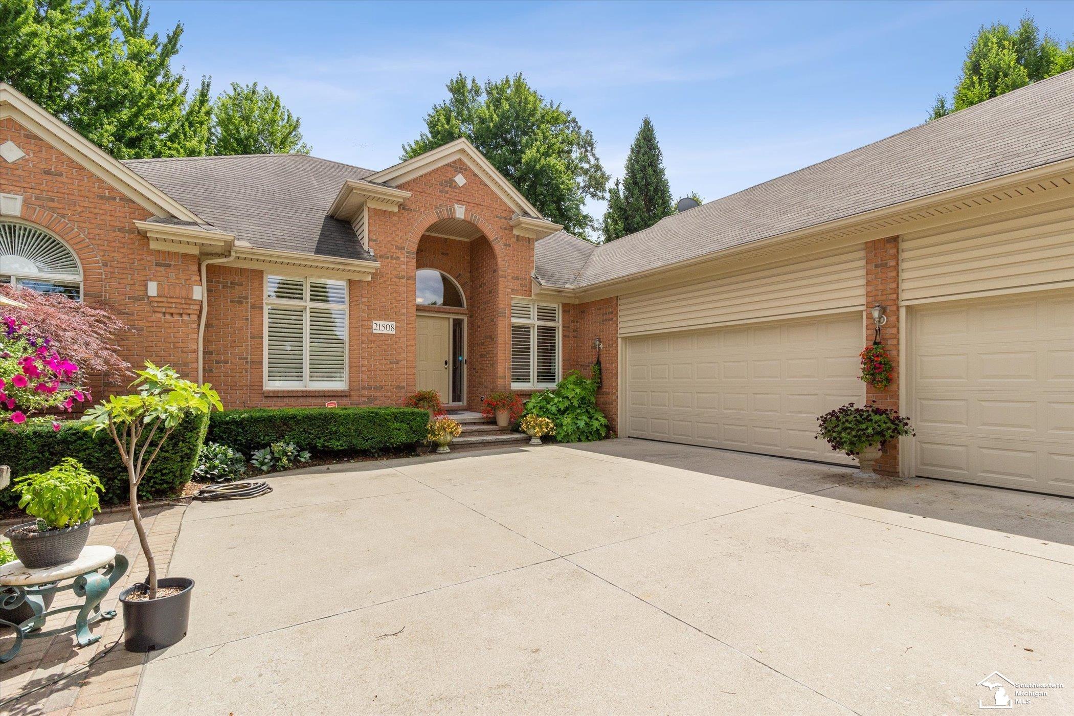 21508 Raintree Drive Macomb, MI 48044 - Photo 60 of 62 50115305-61.JPG