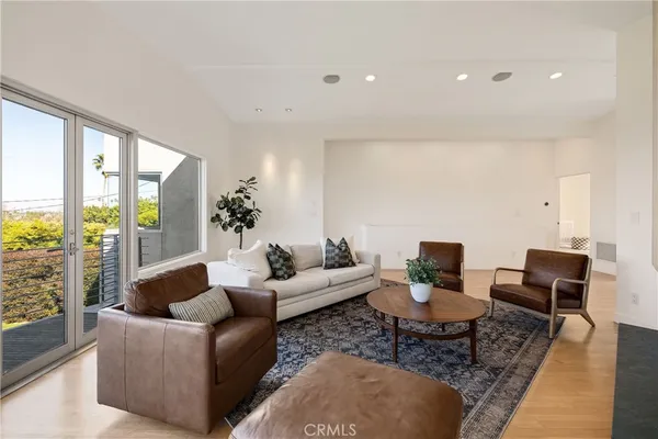 $9,800 | 409 C. Mayor, Redondo Beach, CA 90277