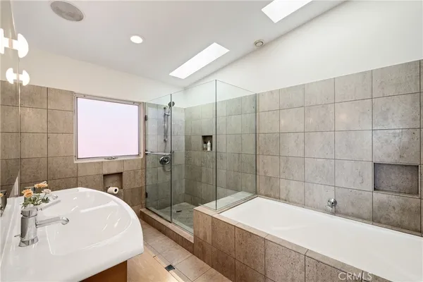 $9,800 | 409 C. Mayor, Redondo Beach, CA 90277