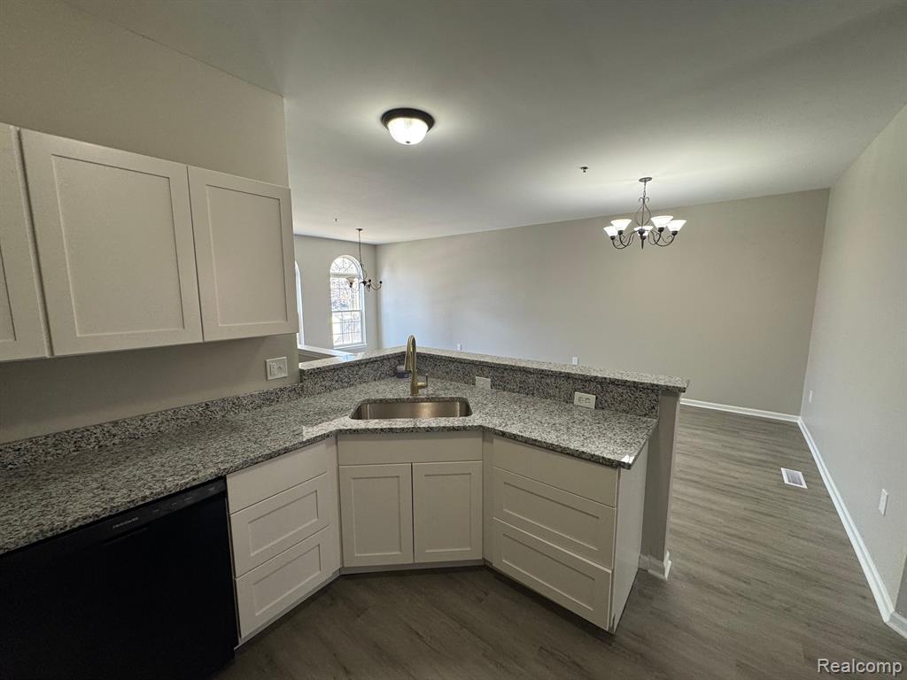 20342 Rodeo Court Southfield, MI 48075 - Photo 6 of 15