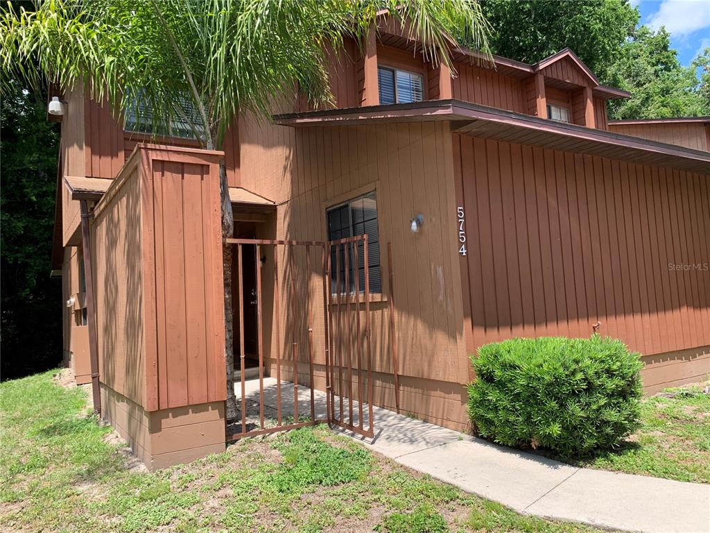 a view of a back yard of the house